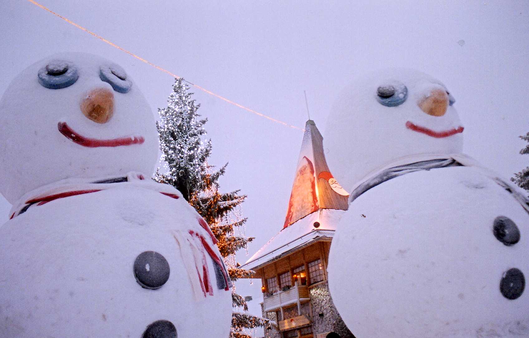 Babbo Natale Zoo 105.Rovaniemi Babbo Natale Rudolph Gli Elfi E Le Lunghe Ombre Del Nord Il Pinguino Viaggiatore